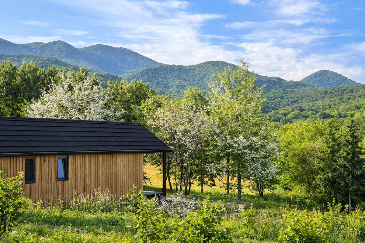 Duška u proljeće na obroncima Ivanščice tijekom uskrsnog razdoblja
